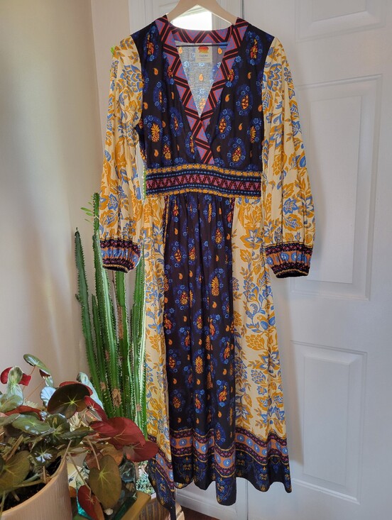 FARM Rio Dresses & Skirts - Farm Rio Long-Sleeve 100%‎ Cotton V-Neck Printed Midi Dress, Size Womens Medium